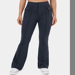 Halara casual cargo pants in color Midnight Blue. Size Medium.